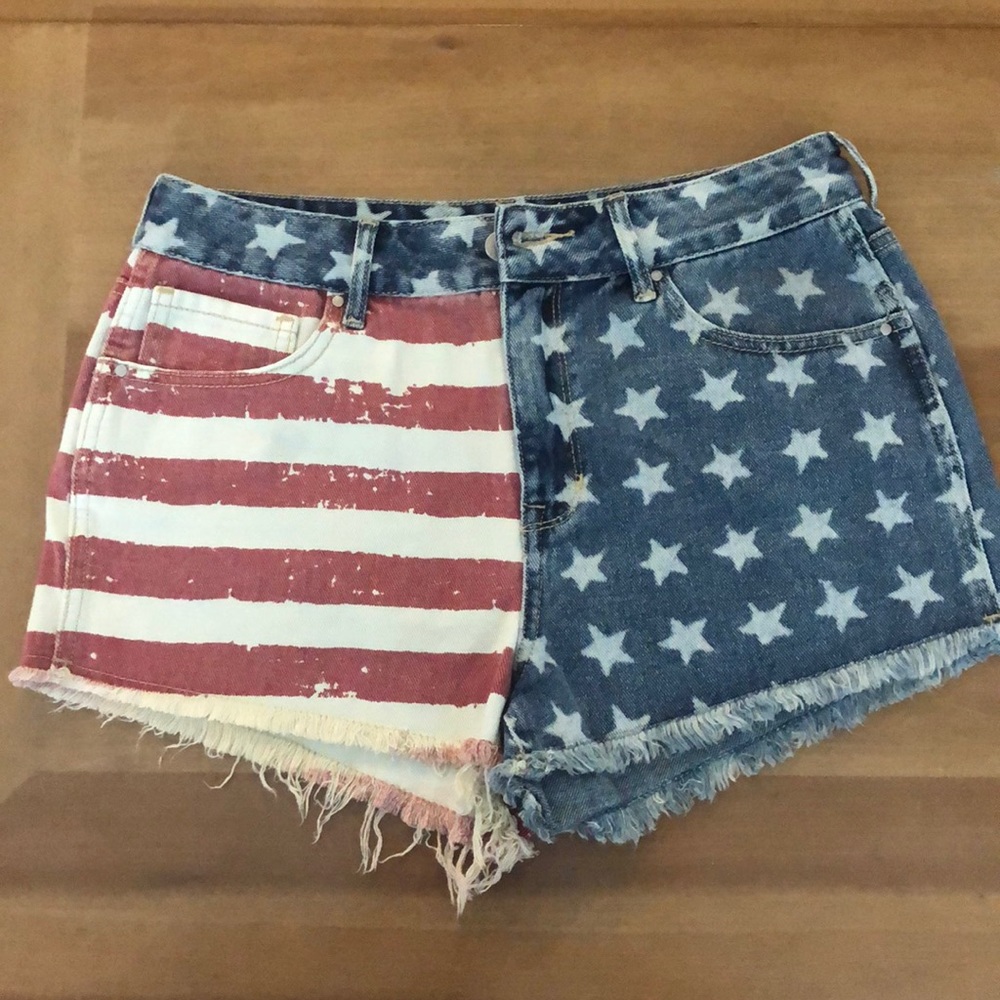 Bullhead Flag Shorts 28
